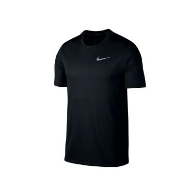 Camiseta Nike negra deportiva
